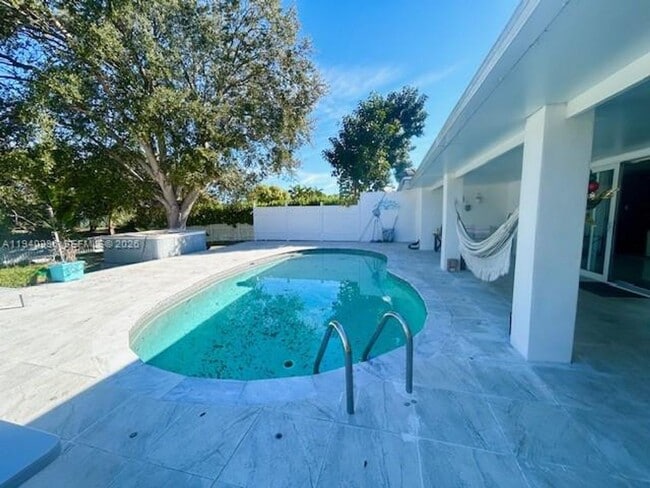 Building Photo - 9825 Palmetto Club Dr