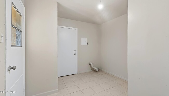 Building Photo - 513 Gilmore Way