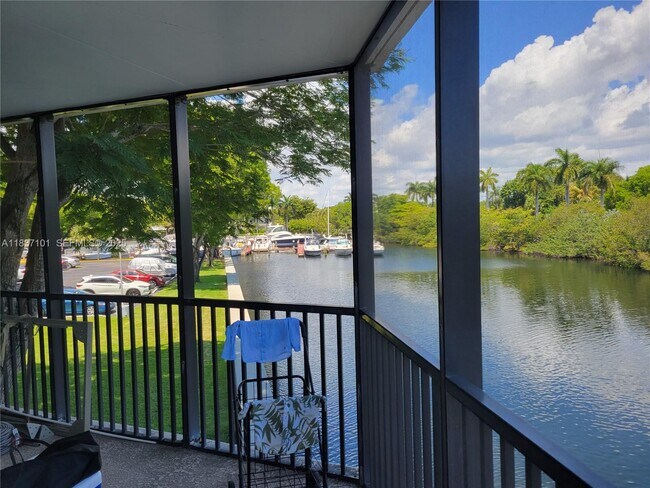 Building Photo - 3401 N Country Club Dr