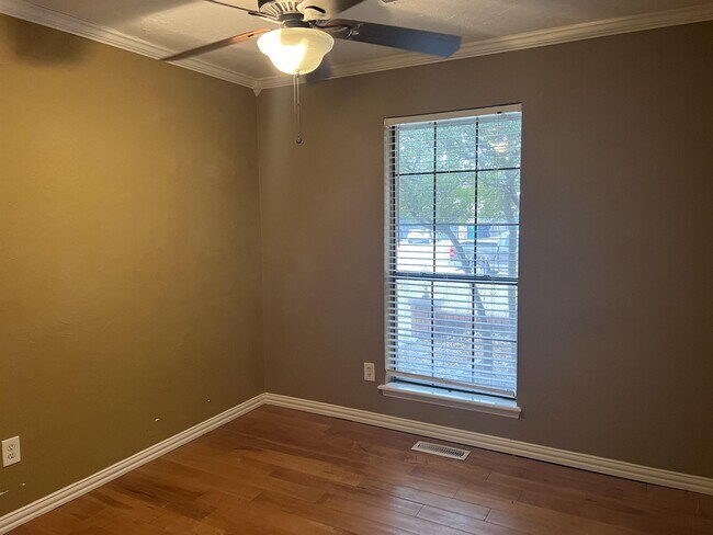 Building Photo - 628 Waterview Rd