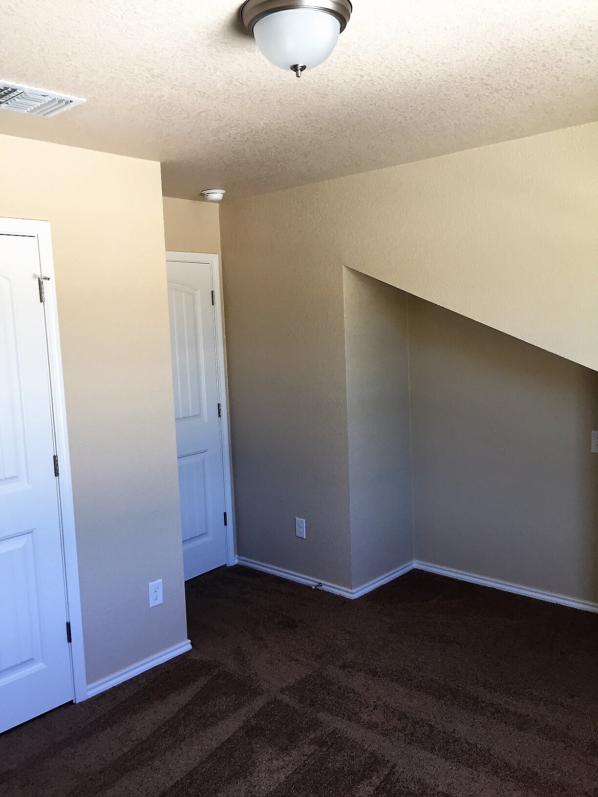Building Photo - 941 Brookview Dr