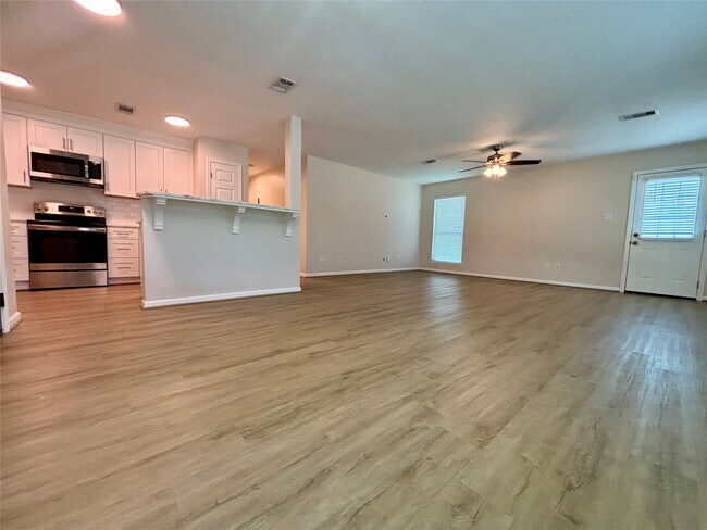 Building Photo - 13019 Skyline Dr