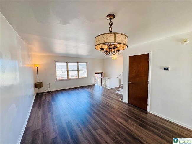 Building Photo - 235 Vista Dr