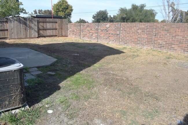 Building Photo - 8165 La Almendra Way