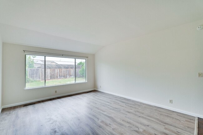 Building Photo - 3 BEDROOM 2 BATH House in Branham-Jarvis Neighborhood
