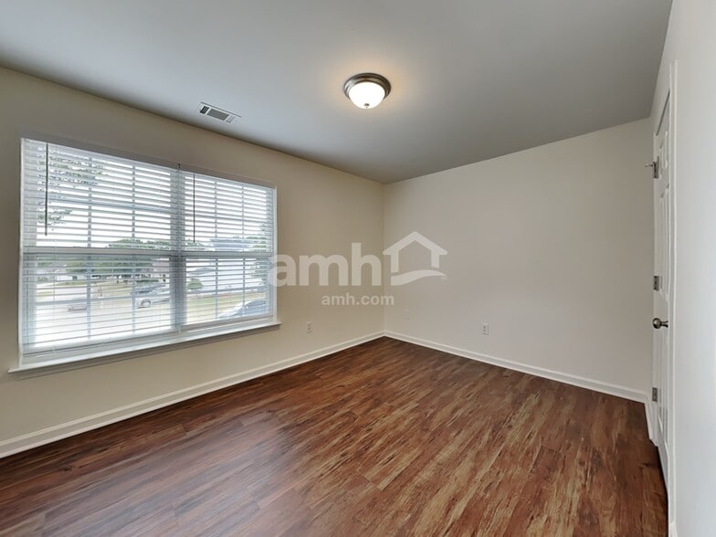 Building Photo - 113 Ridgebrook Way