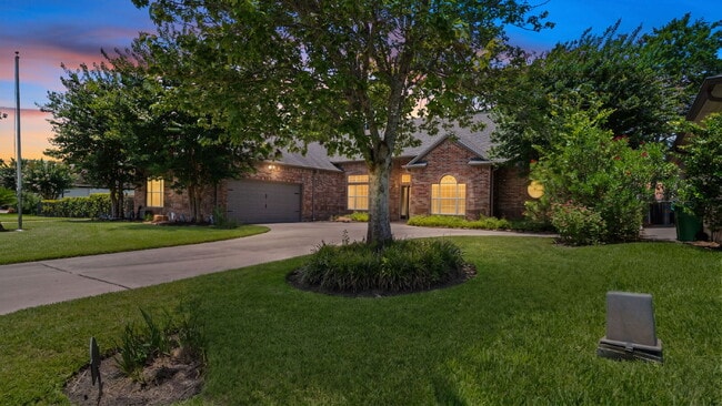 Building Photo - Experience the luxury of resort-style living in Bentwater, one of Lake Conroe’s premier gated com...