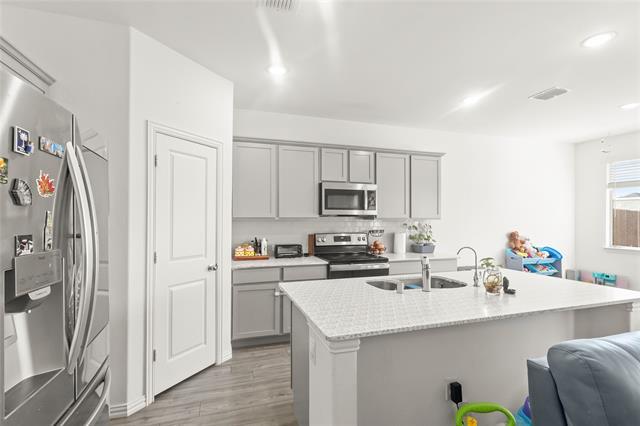 Building Photo - 3505 Riverside Dr