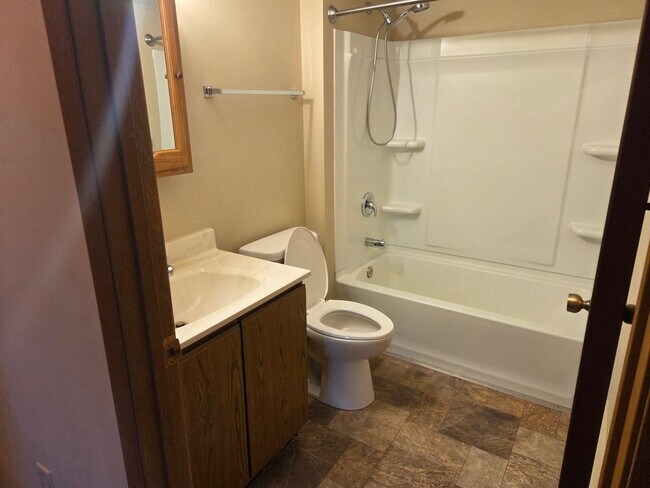 Building Photo - 1925 Sylvan Way