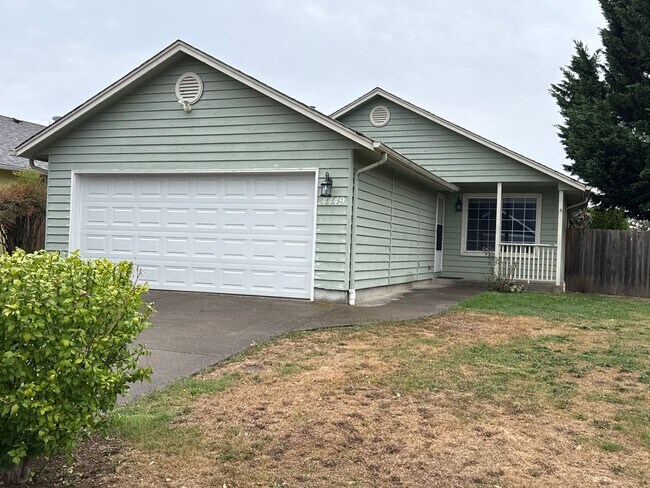 Building Photo - 3 Bedroom 1.5 Bath Home Fenced Yard, Shed & Garage