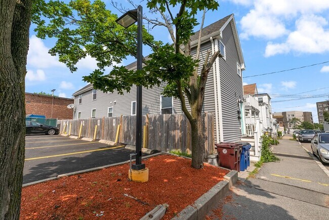 Building Photo - 25 Beachland Ave