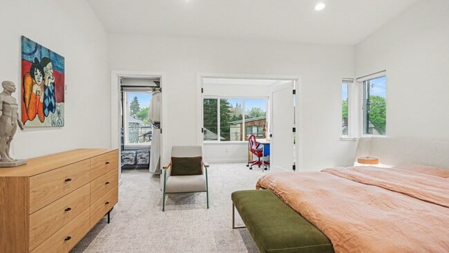 Building Photo - 3Bd/2.25Ba Seattle Townhouse