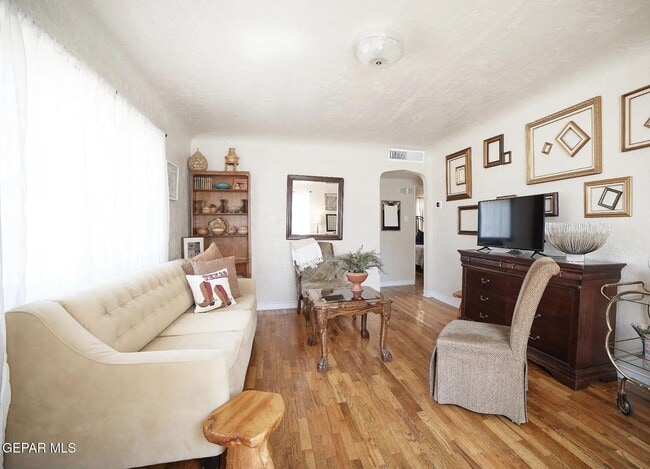 Building Photo - 3236 Richmond Ave