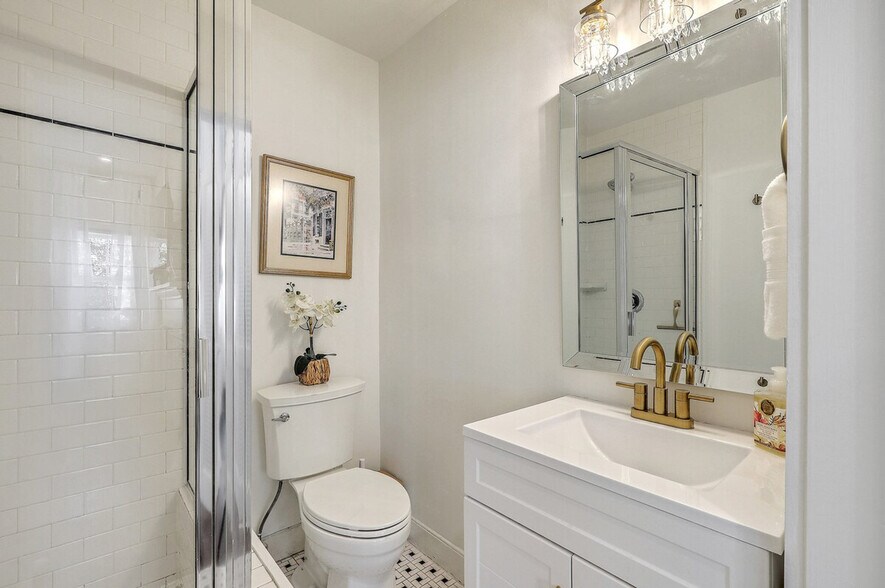 Building Photo - 38 Bogard St