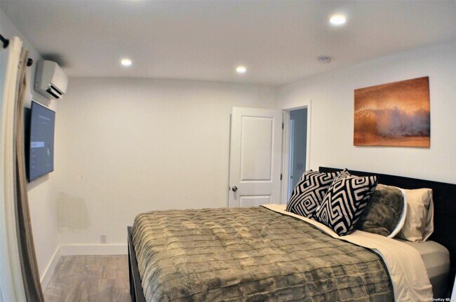 Building Photo - 317 Sky Walk