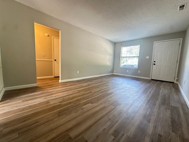 Building Photo - Condo for rent in Grayson Valley