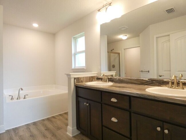 Building Photo - 4117 Hazelhurst Dr