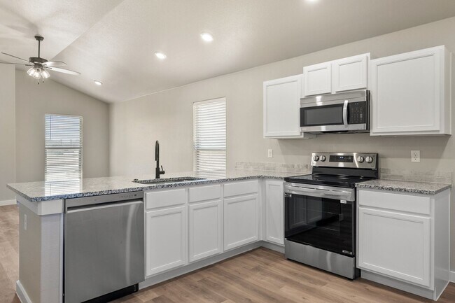 Building Photo - Bell Farms Home Available August