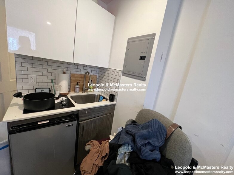 Building Photo - 275 Newbury St