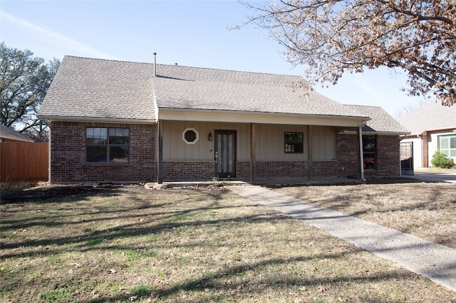 Building Photo - 1929 N Lake Trail