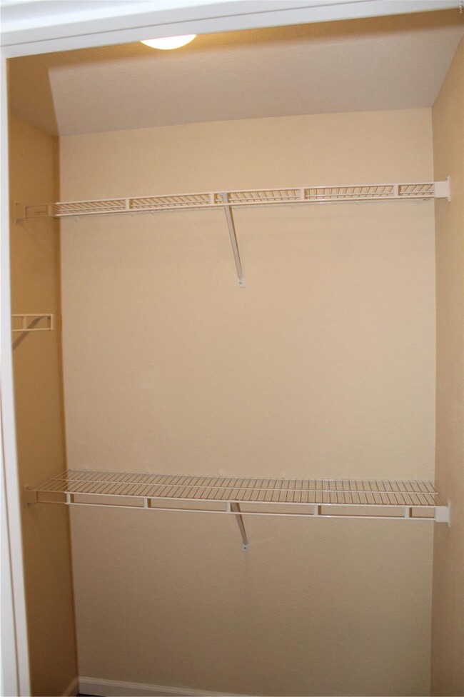 Building Photo - 815 Woodside Creek Dr