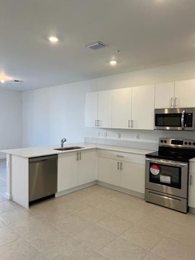 Building Photo - 237 SW 159th Way