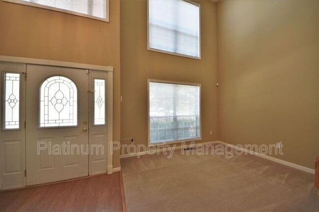 Building Photo - 950 Hillary Ln