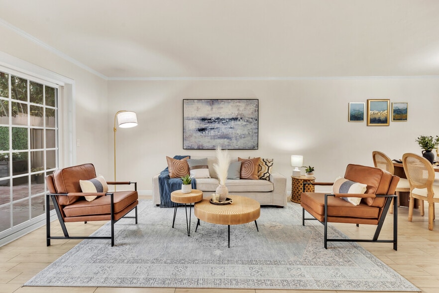 Living Room - 2600 Torrey Pines Rd