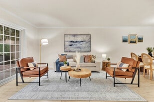 Building Photo - 2600 Torrey Pines Rd
