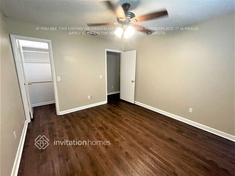 Building Photo - 6115 Donegal E