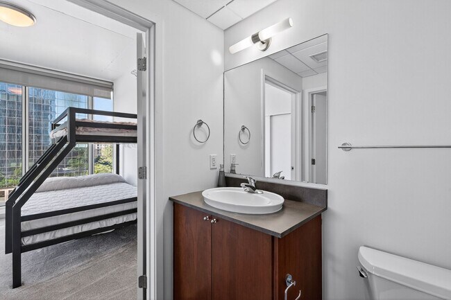 Building Photo - Gorgeous "Reflections" Condo w/ Panoramic Views, Light Rail Station, walk to Mall of America!