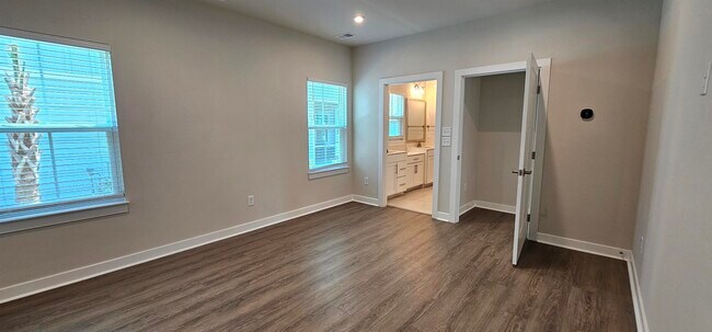 Building Photo - 2313 Hazel Wy