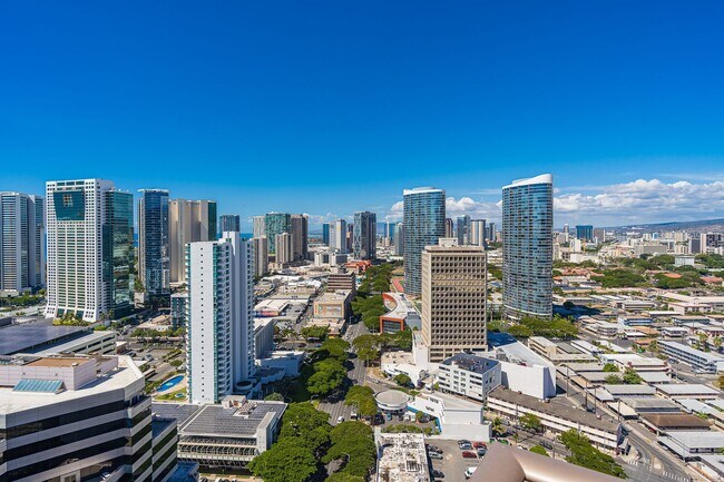 Building Photo - Sky Ala Moana West — 2 Bed / 2 Bath / 2 Pa...