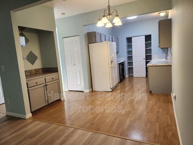 Building Photo - 13132 Lakeridge Cir NW