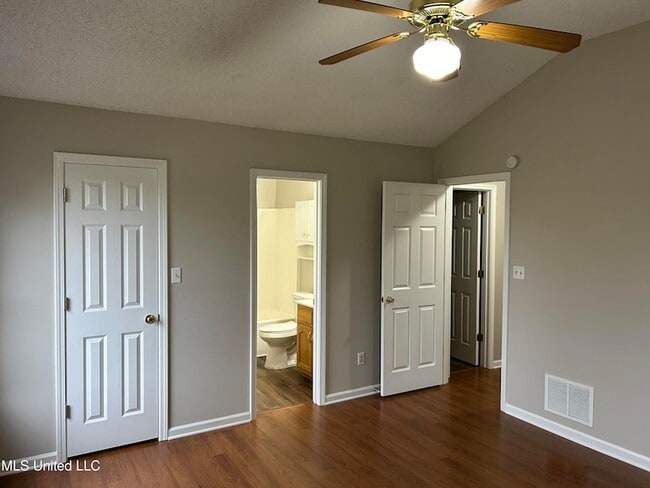 Building Photo - 6589 Pleasant Acres Dr