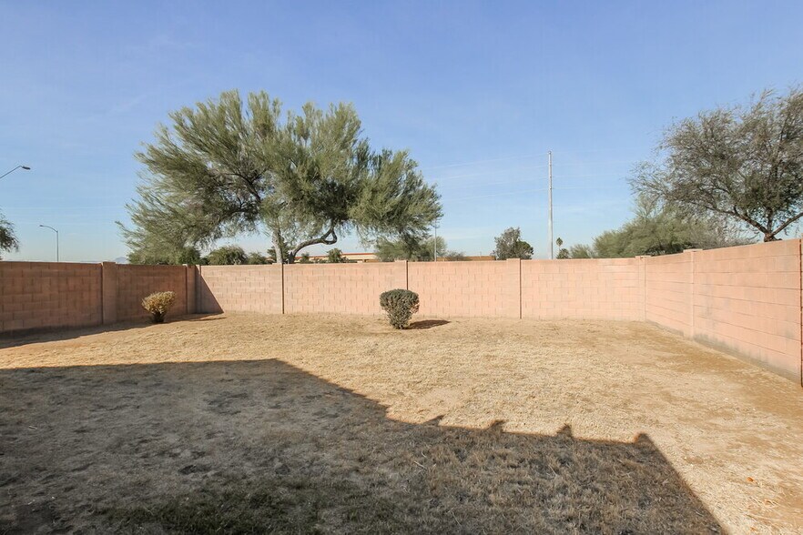 Building Photo - 16218 W Woodlands Ave