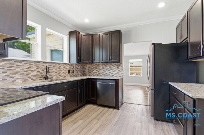 Building Photo - 4319 Lewis St