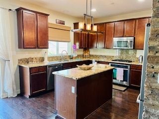 Building Photo - 25589 Foxglove Ln