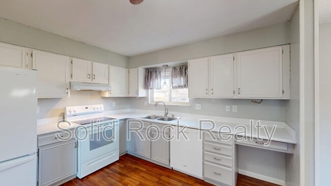 Building Photo - 6505 Wicklow Cir E