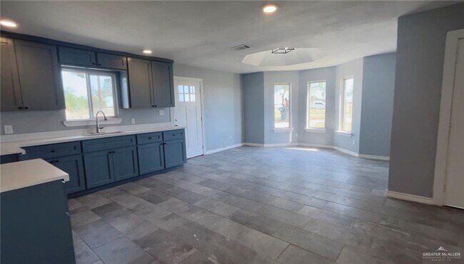 Building Photo - 8 Champion Dr