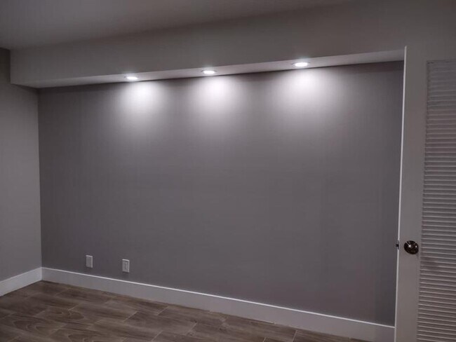 Building Photo - 5068 Rose Hill Dr