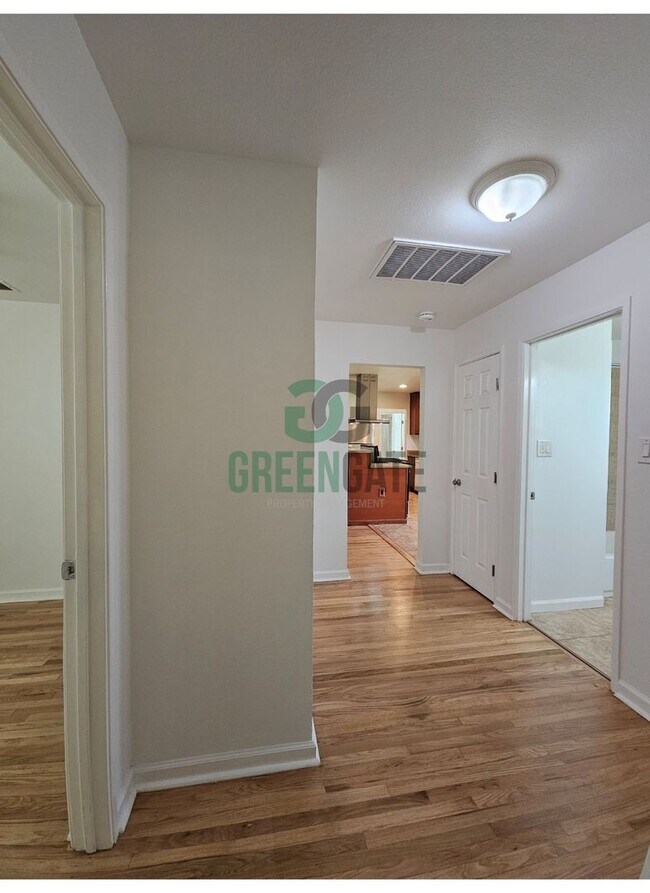 Building Photo - AVAILABLE NOW!! 3 Bedroom 2 Bath Home in Tracy!