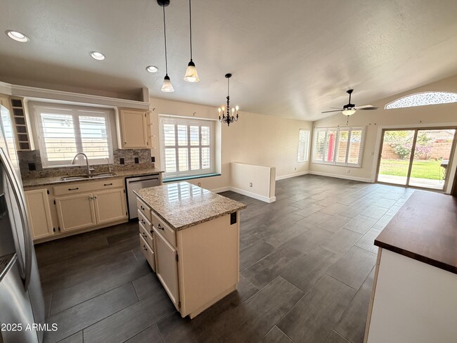 Building Photo - 8461 W Audrey Ln