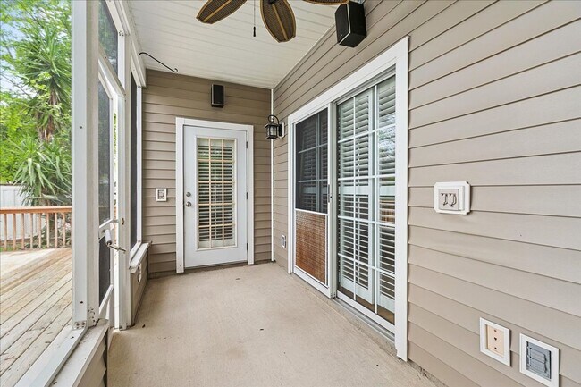 Building Photo - Lovely contemporary home in popular South Jax Beach!