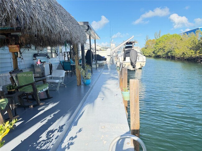 Building Photo - 212 Orchid St