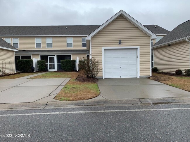 Building Photo - 3 Bed 3.5 Bath Townehome