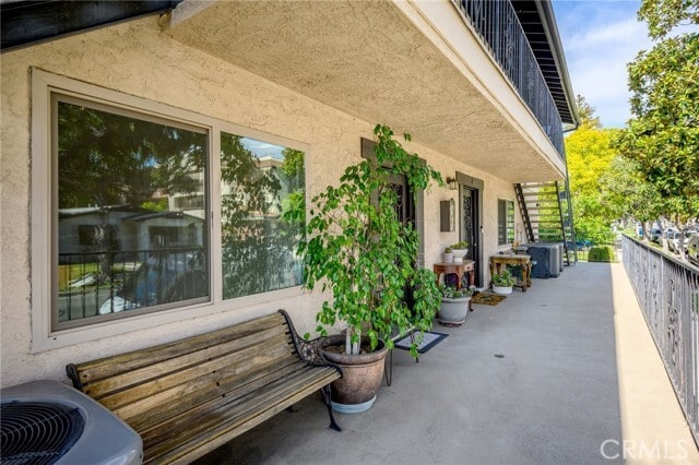 Building Photo - 823 E Wilson Ave