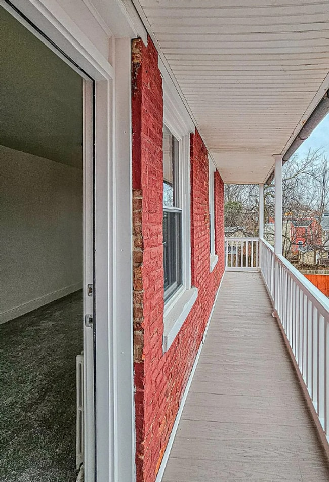 Building Photo - 4 Bedroom 1 Bathroom Rowhome in Lancaster!