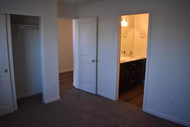 Building Photo - 4027 Bayonet Dr
