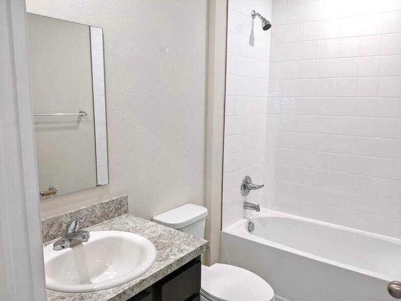 Building Photo - 604 Lychee Ln